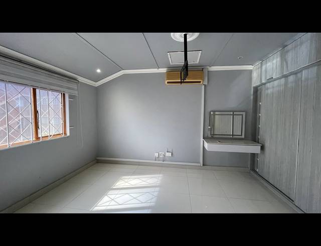 1 BEDROOM APARTMENT FOR SALE IN ESSENWOOD